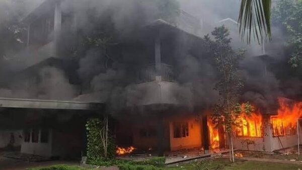 ধানমন্ডি ৩২ — বঙ্গবন্ধু ভবনে অগ্নিকাণ্ড ও ধ্বংসযজ্ঞ